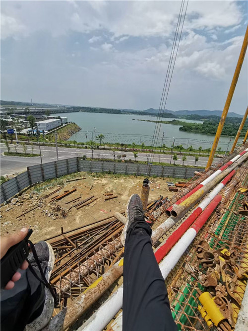 沈丘县作业中发生设备损坏或人员意外，责任怎么划分？