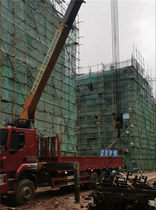 沈丘县“慢工细活”—— 吊车的 “微动控制” 技术