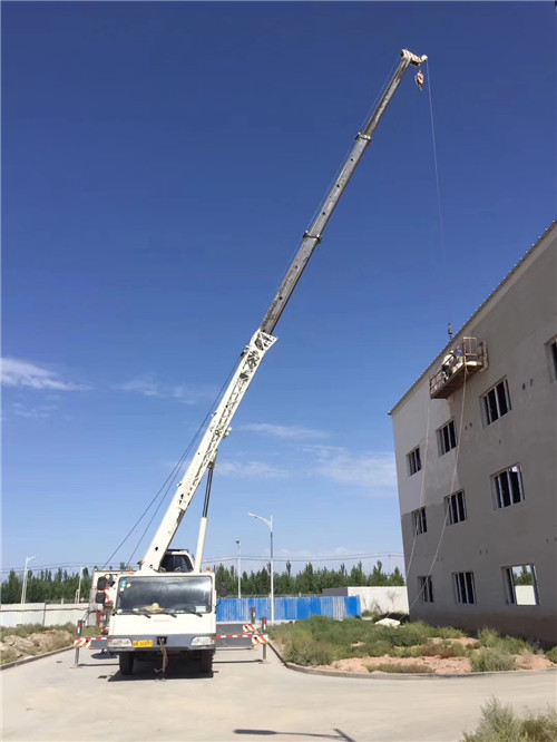 沈丘县“轻装强干”—— 吊车的 “轻量化臂架” 技术